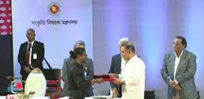 ওসমানী মিলনায়তনে একুশের গৌরব: ৯ ব্যক্তি ও ১ প্রতিষ্ঠানকে একুশে পদক-২০২৬ প্রদান